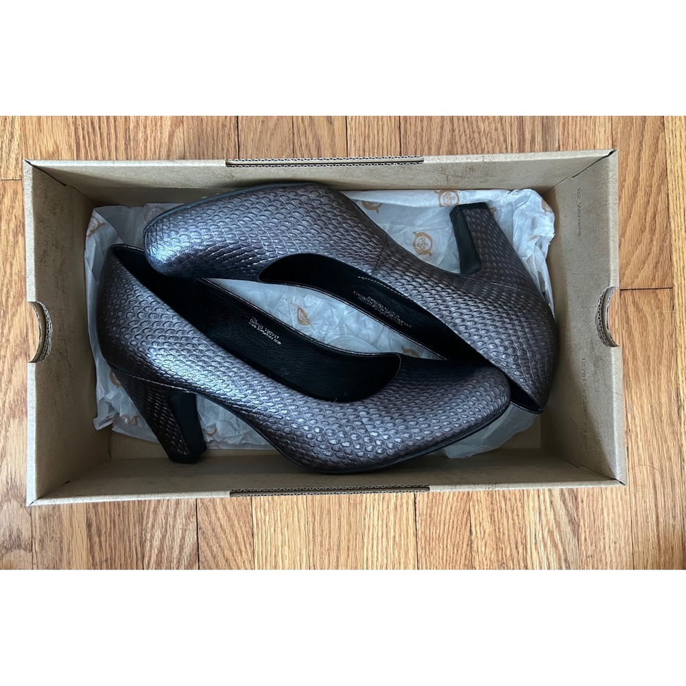 Born NIB Crown Series Sabrina Metallic Snakeskin Embossed Pumps Pewter Heel 9 - Picture 7 of 9